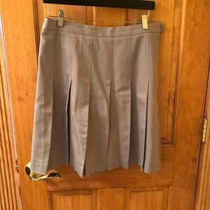 Lovely fully lined wool skirt in size 6. Made by J Crew.
